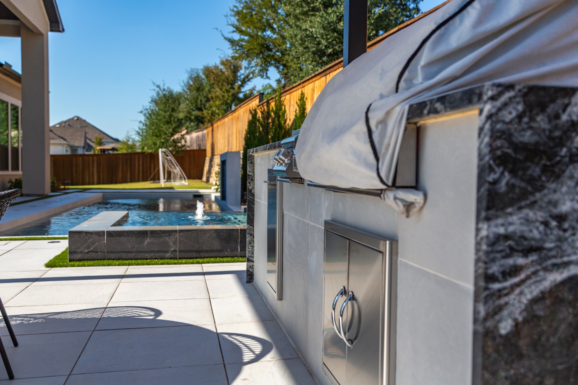 Modern Dark Marble Pool with Spa, Pergola & Outdoor Kitchen — Prosper, TX — photo 12