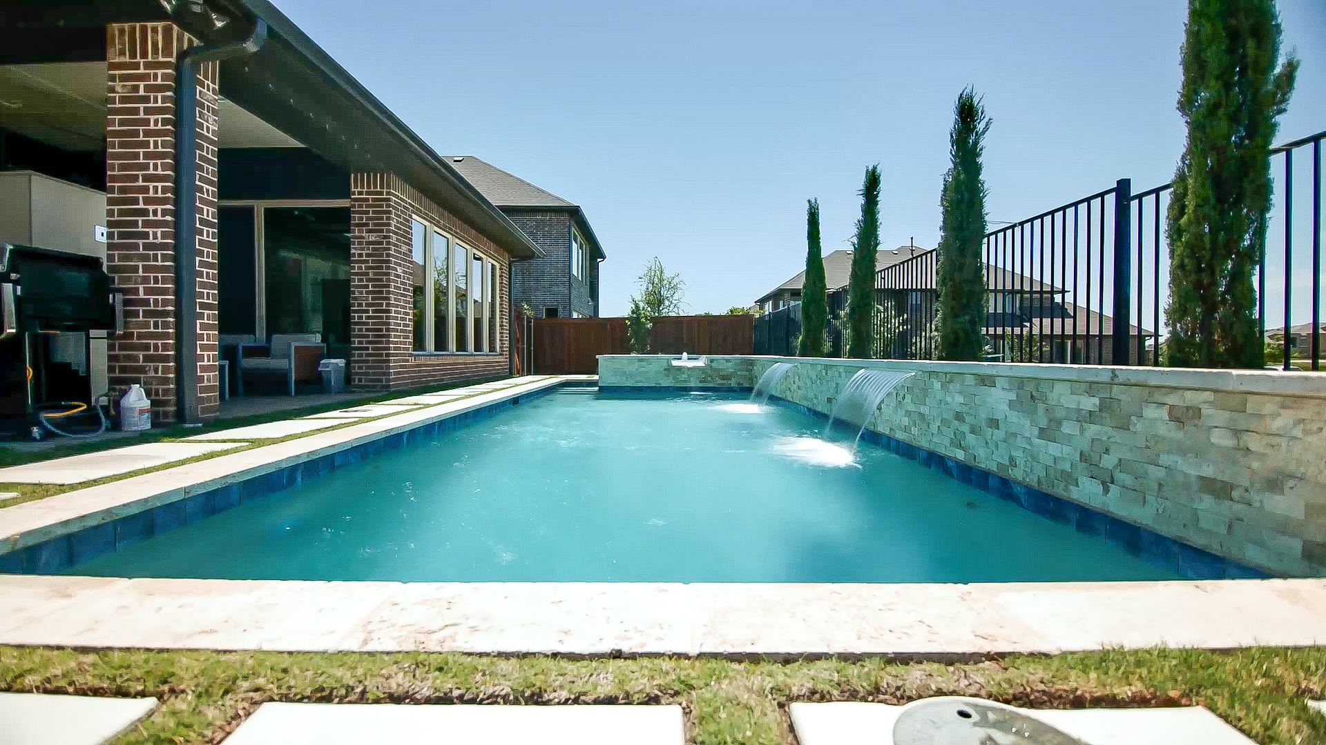 Prestige Pool and Patio - Modern (19)