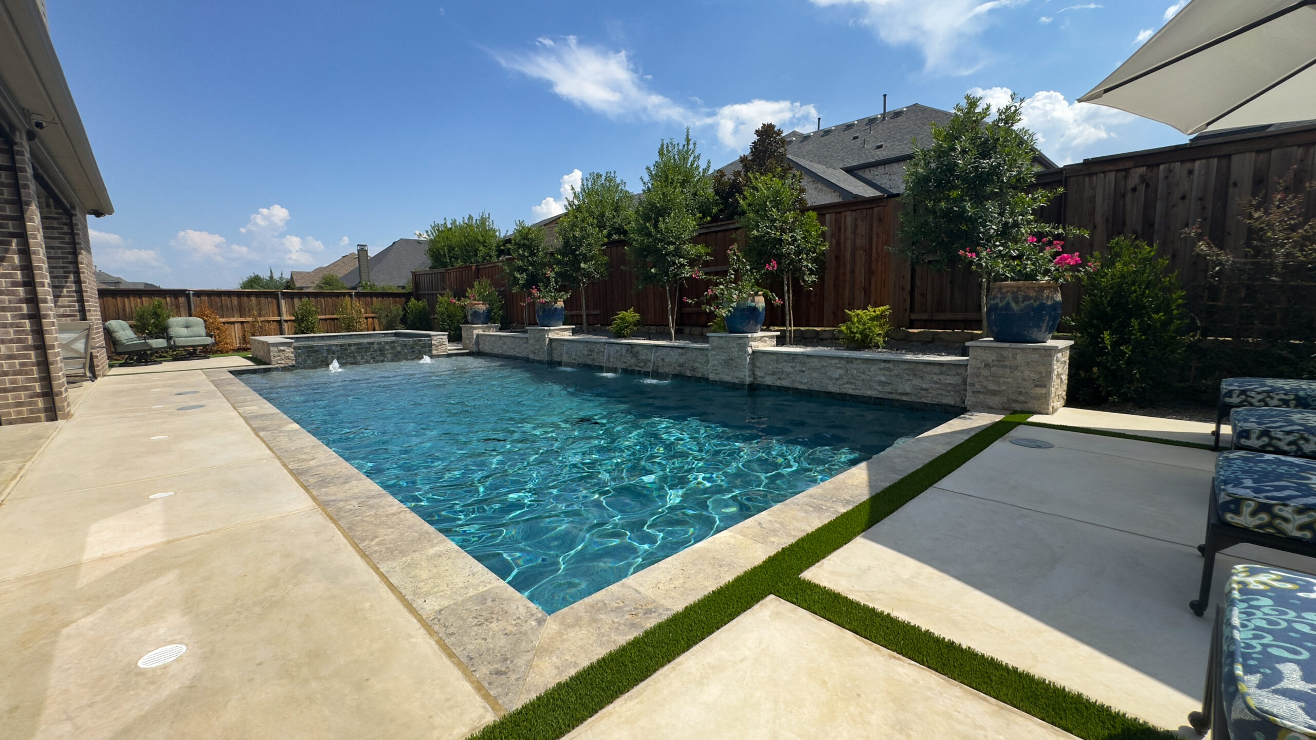 Freeform pool and spa (3)